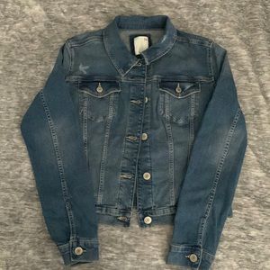 NWT - denim jacket, fitted style (not oversized)
